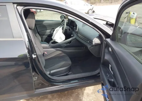 2022 Hyundai Elantra Sel z USA, uszkodzony, nr VIN 5NPLM4AG0NH063758